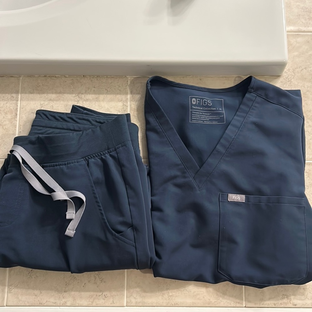 Charcoal grey Figs scrub set